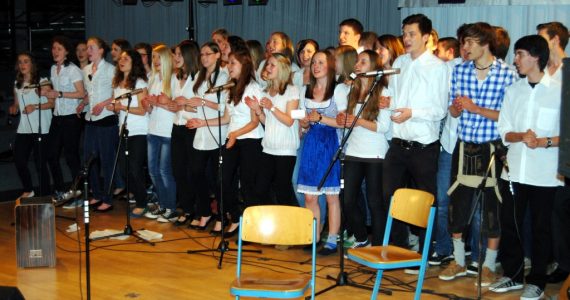 Chor der Abiturienten 2013 unter Ltg. von Gerd Clauss