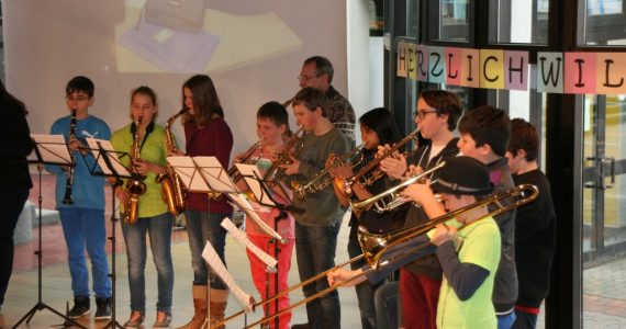 Die Bläserklasse unter Leitung von Gerd Clauss